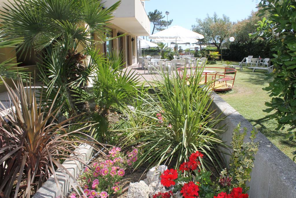 Hotel Astor B&B Lido di Classe Exterior photo