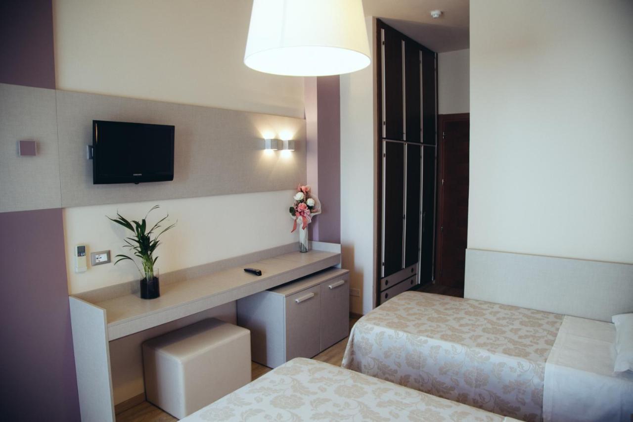 Hotel Astor B&B Lido di Classe Exterior photo