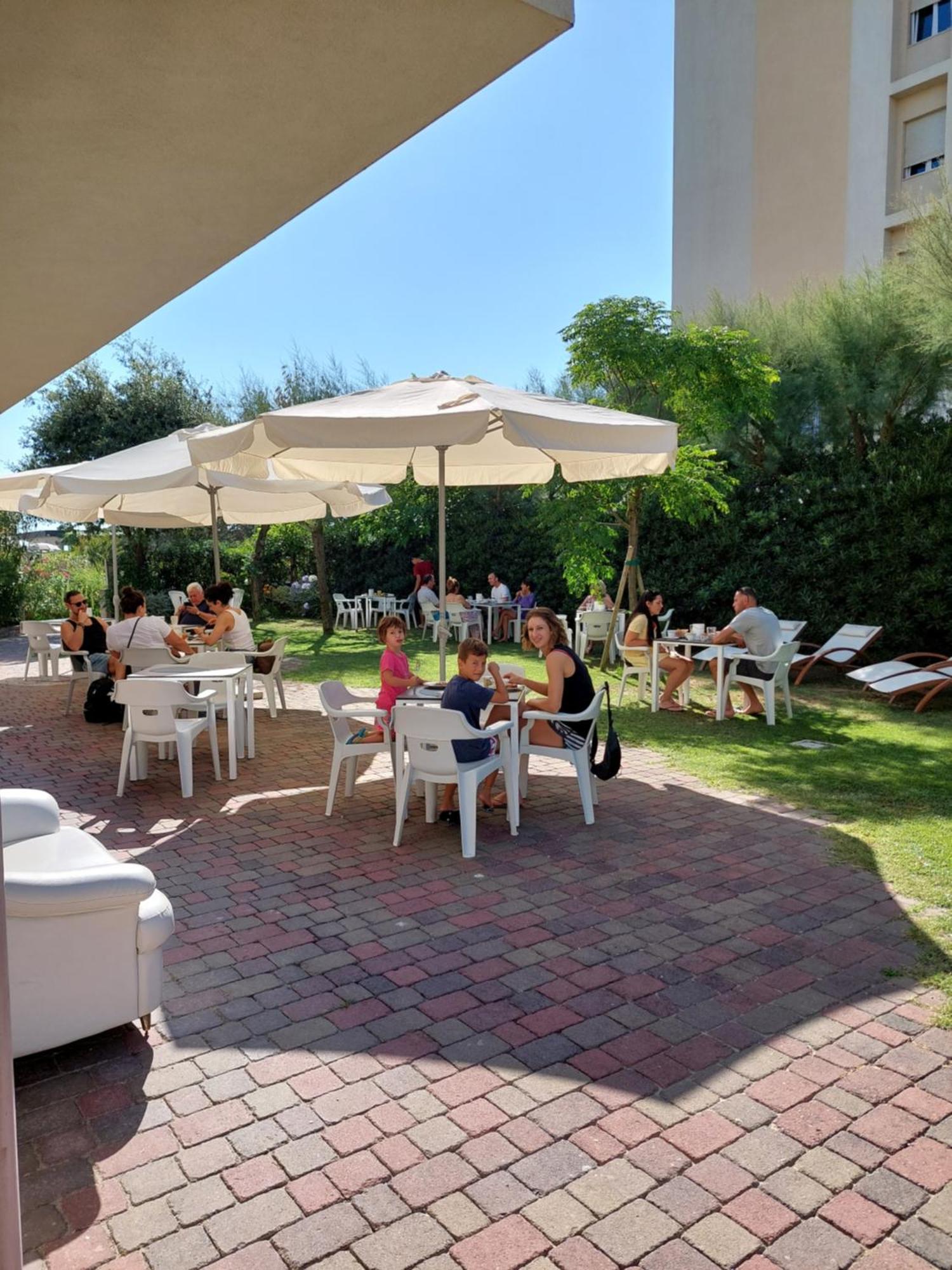 Hotel Astor B&B Lido di Classe Exterior photo
