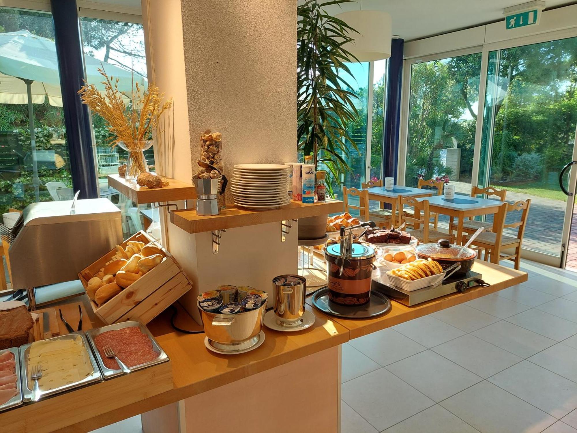 Hotel Astor B&B Lido di Classe Exterior photo