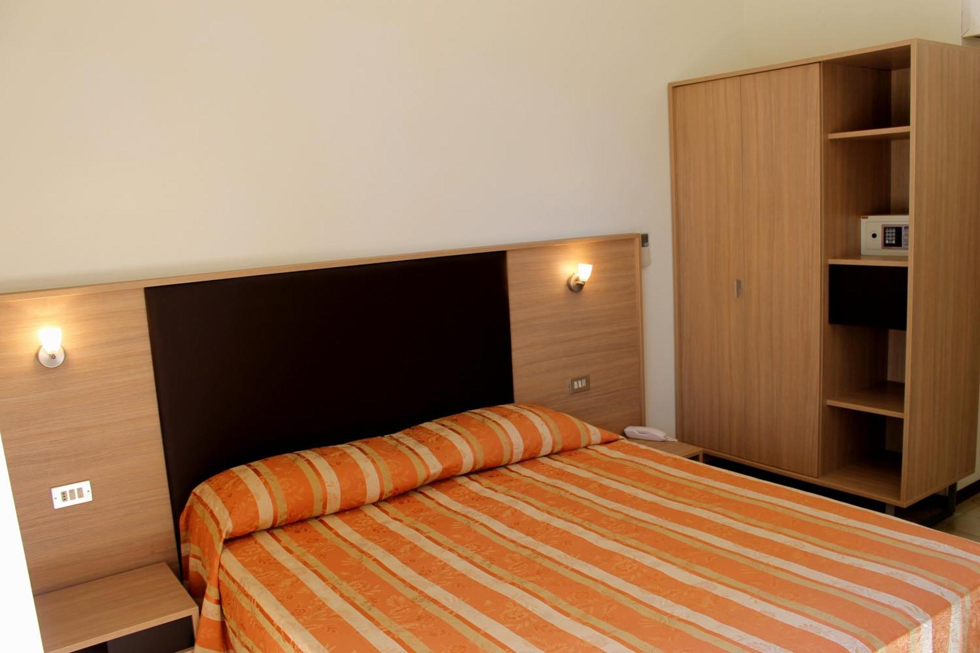 Hotel Astor B&B Lido di Classe Exterior photo