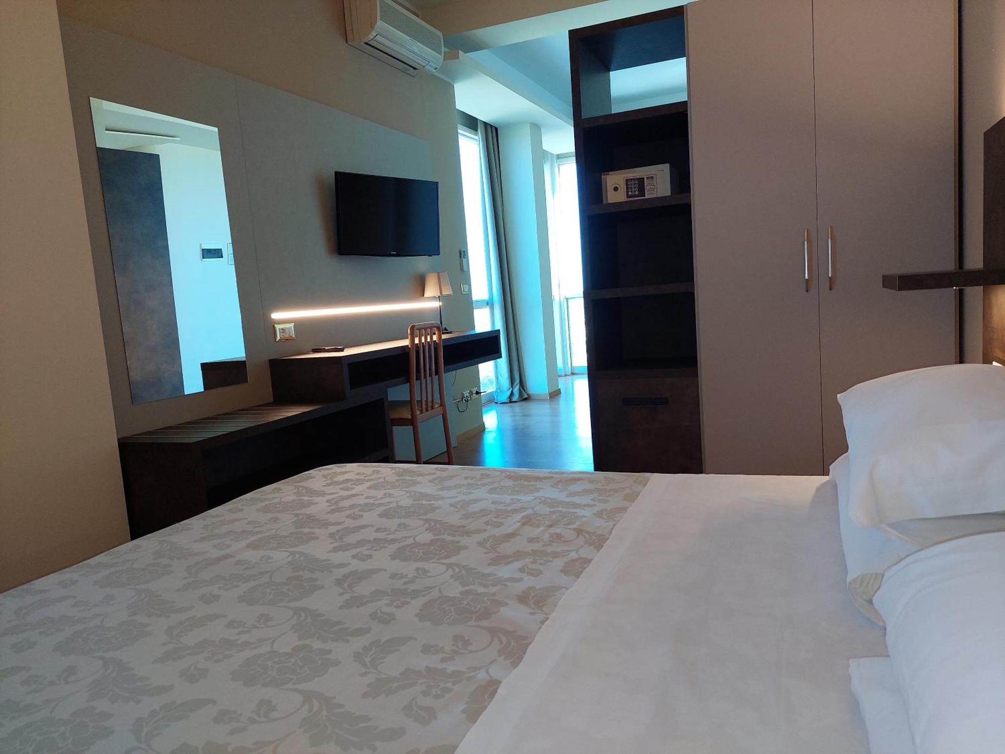 Hotel Astor B&B Lido di Classe Exterior photo